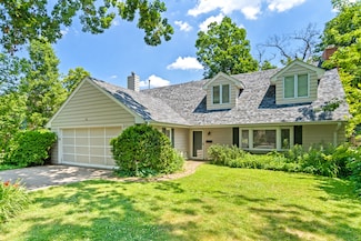 321 Newman Ct, Lake Bluff, IL 60044