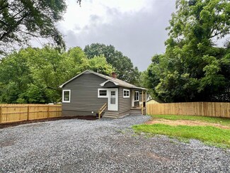 388 Arlington St, Forest City, NC 28043