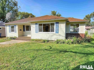 1033 N State Rd, Flora, IL 62839