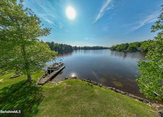 321 Ashmere Rd, Hinsdale, MA 01235