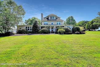601 Dickinson Rd, Dalton, PA 18414