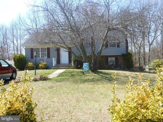 5001 Tarpon Ln, Woodbridge, VA 22193