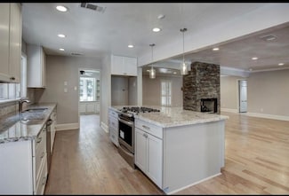 808 Chimney Rock Rd, Houston, TX 77056