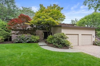12 Laurus Ln, Newton Center, MA 02459