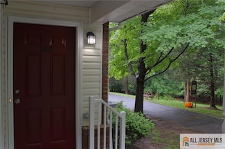 120 Forest Dr, Piscataway, NJ 08854