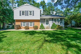 19 Heritage Pkwy, Schenectady, NY 12302