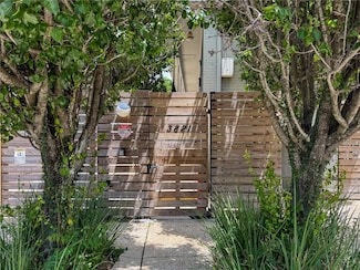 3821 Laurel St Unit 6, New Orleans, LA 70115