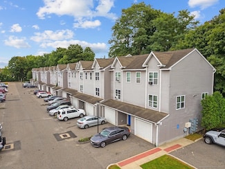 62 Chestnut St Unit 24, Danbury, CT 06810