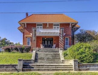 2212 Cherry St, Vicksburg, MS 39180