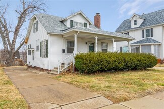 1922 B Ave NE, Cedar Rapids, IA 52402