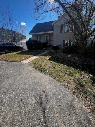 210 Bay Shore Rd, North Babylon, NY 11703