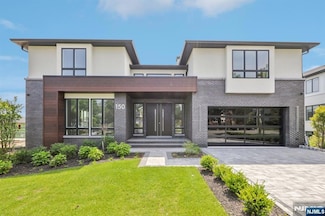 150 Wood Rd, Englewood Cliffs, NJ 07632