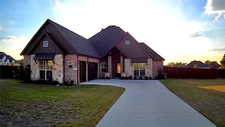1111 Hayfield Dr, Midlothian, TX 76065
