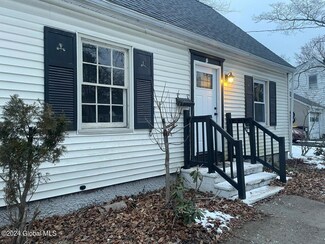 15 Jennifer Rd, Schenectady, NY 12302