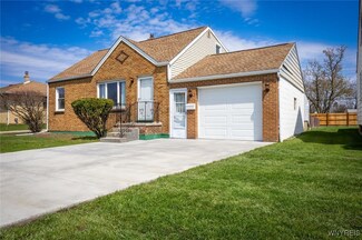 15 Petan Dr, Buffalo, NY 14225
