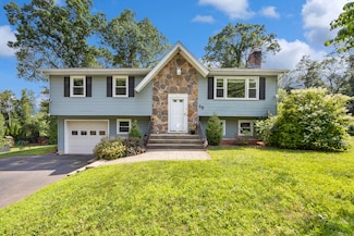 12 Dogwood Ln, Ellington, CT 06029