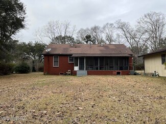 724 Border Ave W, Wiggins, MS 39577