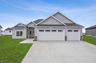 4242 Bristlecone Loop S, Fargo, ND 58104