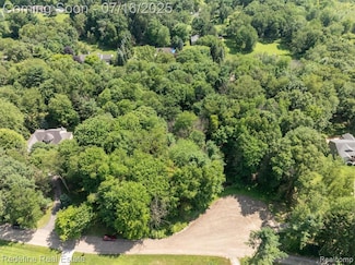 1388 Pine Grove Ln, Milford, MI 48381