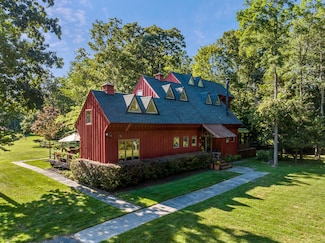 17 Bond Ln, Brookhaven, NY 11719