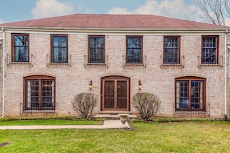 1200 Winwood Dr, Lake Forest, IL 60045