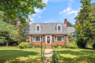1061 Woodrow Ave, Waynesboro, VA 22980