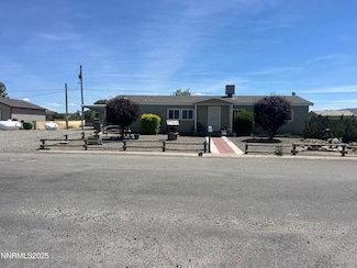 22 Penrose Dr, Yerington, NV 89447