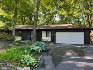 8821 Charles Hawkins Way, Annandale, VA 22003