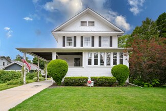 107 E Jefferson Ave, Wheaton, IL 60187