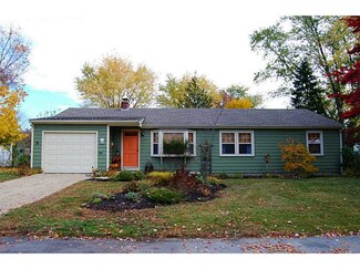 4 Lee Dr, Warren, RI 02885