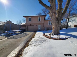 8606 S 45th Ave, Omaha, NE 68157
