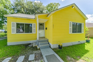 1204 Adams St, Baytown, TX 77520
