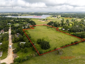 1008 E Collard St, Madisonville, TX 77864
