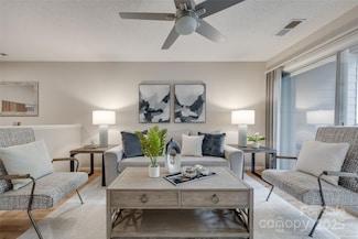 2209 Sumner Green Ave Unit M, Charlotte, NC 28203