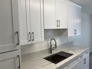 7039 Remmet Ave Unit I, Los Angeles, CA 91303