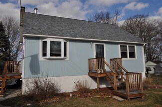 34 Pine Hill Ave, Manchester, NH 03102