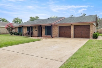 542 Sycamore St, Lake Jackson, TX 77566
