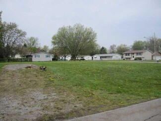 7 Manor Ln, Middleport, NY 14105