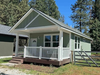 618 N 2nd St, Springdale, WA 99173