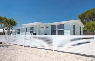 212 Buttonwood Ln, Tavernier, FL 33070