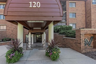 120 Fox Hollow Dr Unit 304B, Cleveland, OH 44124