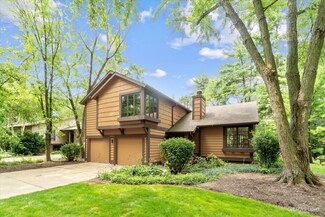 6630 Timbertrails Rd, Lisle, IL 60532