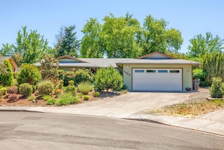 1097 Sherry Ave, Medford, OR 97501