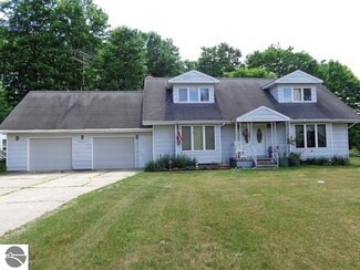 5641 N 9 Rd, Mesick, MI 49668