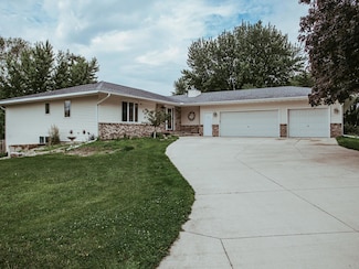 610 25th St SW, Austin, MN 55912