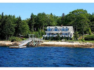 16 Central Ave, Boothbay Harbor, ME 04538