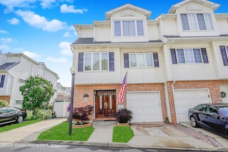 49 White Oak Ln, Staten Island, NY 10309