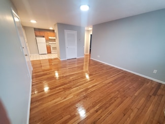 4 Oakcrest Rd Unit 33, Boston, MA 02136