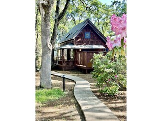 235 Spyglass Dr, Eugene, OR 97401