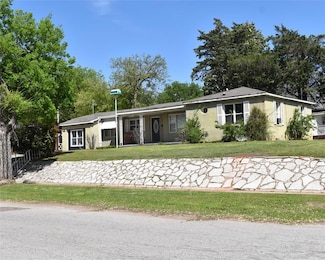902 W Dakota Ave, Chickasha, OK 73018